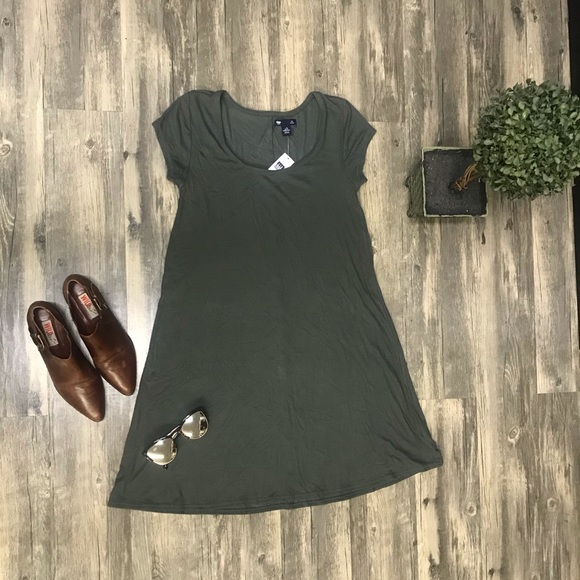 Dress - Picture 1 of 2